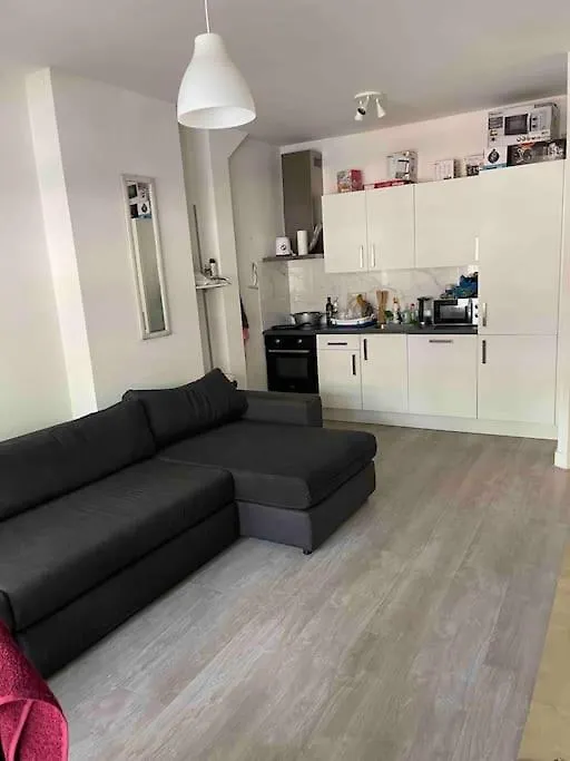 Private Double Bed Room Only With Balcony In Apartment Rotterdam Accommodatie bij particulieren