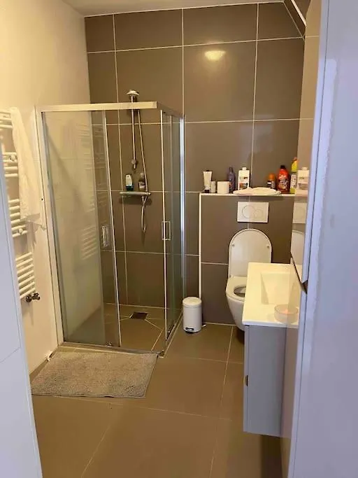 Séjour chez l'habitant Private Double Bed Room Only With Balcony In Apartment Rotterdam
